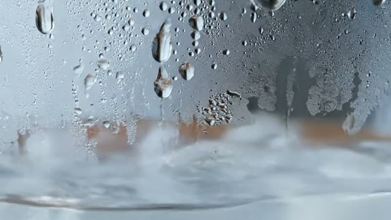 ぬるい飲み物は氷＋塩で3分でキンキンになる【冷やし忘れの救世主】